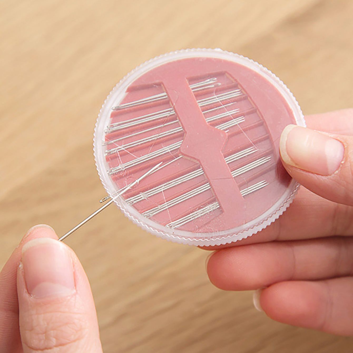 Set of 27 Sewing Kit Including - Needle Threader Tool 评论和价格